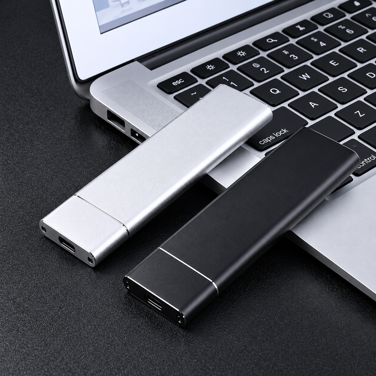 Clavier et SSD externes métalliques